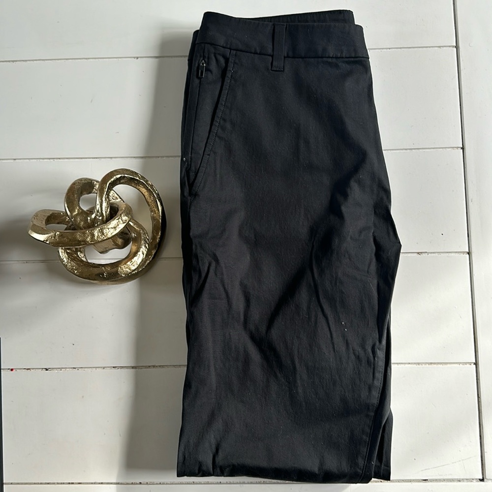 One pair of brand new (NWOT) never worn black Birddogs stretch khakis. 32x32.